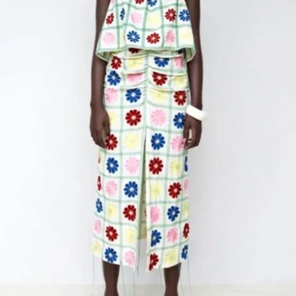 Zara Limited Edition Embroidered Flower Set *READ - Picture 1 of 10